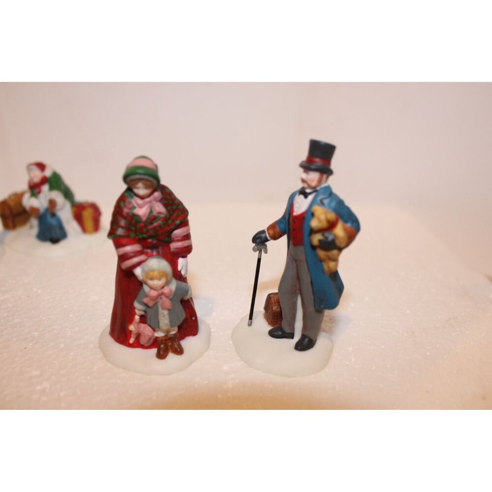 Dept 56 Dickens Village - Meeting the Family at the Railway Station - Picture 4 of 5